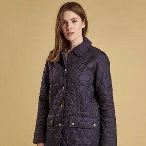 Quiet Luxury Barn Jacket by Barbour Perfect for Fall | Size 4 — Hardly worn!